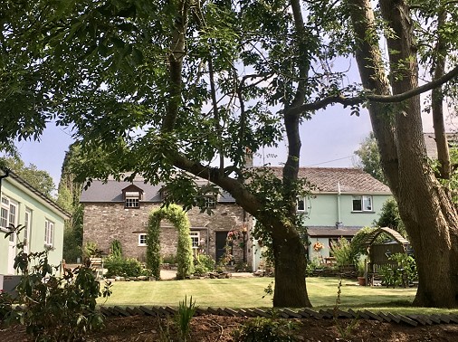 gallery-wild-lands-outside1